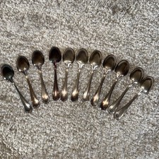 Service de 12 cuillères a