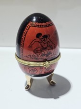 Œuf décoratif en porcelaine