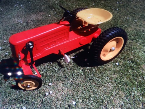 Ancien tracteur pedales tres - ancien,
