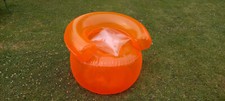 siège gonflable orange (Blow chair) + Coussin blanc PVC Alexis Lahellek 1996