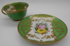 TASSE & SOUS TASSE VERTE & OR DECOR FLORAL EN PORCELAINE DE PARIS / SAMSON ?