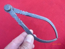 petit compas  fer forgé outil ancien