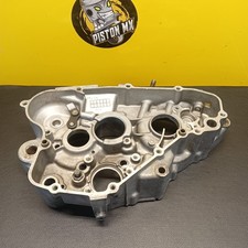 Carter moteur droit - moteur, suzuki