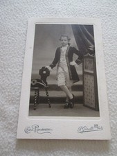 PHOTO - boy costume [cliché