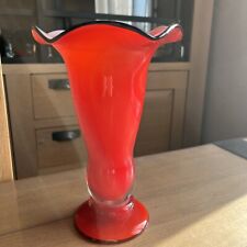 Joli Vase en Verre Rouge Avec Liseré Noir au Col