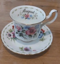 Tasse et Soucoupe a Cafe Porcelaine Royal Albert Flower of the Month Aout