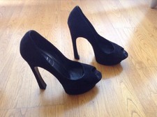Sublime chaussures à hauts talons en daim noir Yves Saint Laurent