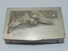 -JOLIE BOITE EN ETAIN signée