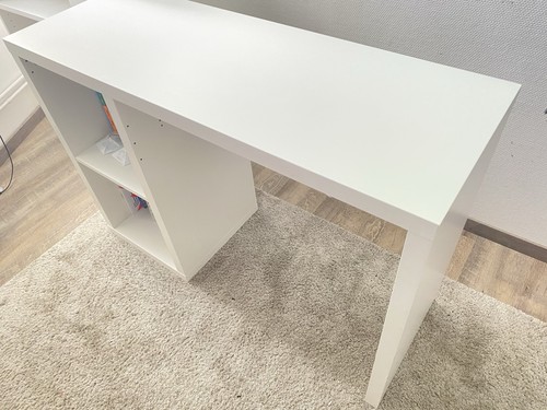 Bureau avec ran geme blanc