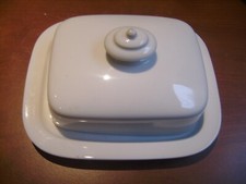 Beau beurrier en porcelaine