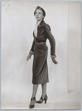 1960 Mode Femme tailleur & chapeau Haute Couture Photo Vintage Fashion Moda Foto