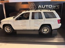 AUTOart 1/18 Jeep Grand Cherokee White Diecast Model with Box Neuf