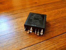 Relais AUDI / VW n° 377 OEM 4B0955513A  4B0 955 531 A SIEMENS 72WA401