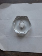 un élement de lustre en cristal a pampille