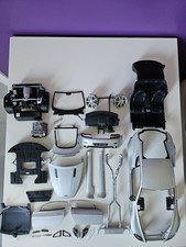 Lot de Pièces Aston Martin V8 Vantage Grise Silvet Autoart 1/18 70201