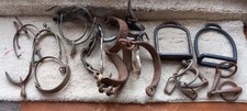 Lot  étriers, éperons, mors