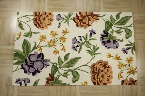 Beau tapis abstrait floral