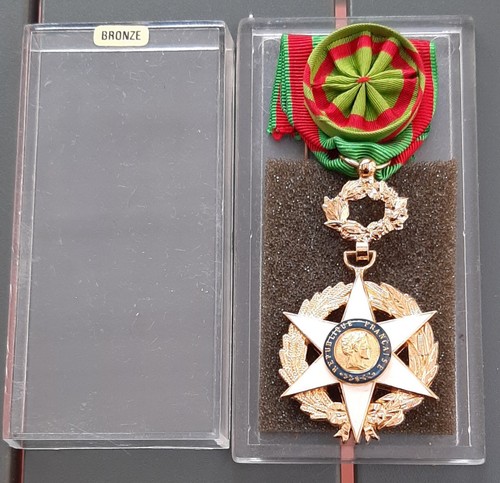Médaille officier ordre - médaille,