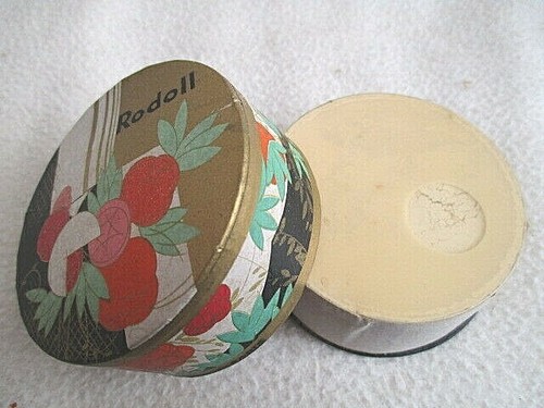 Parfum boite poudre - , a