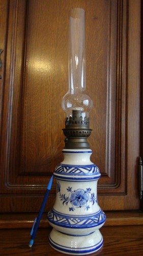 Ancienne lampe petrole - lampe, a