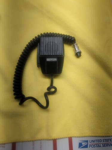 Yaesu hand mic - hand,