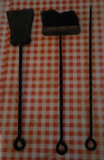 ANCIEN SERVITEUR CHEMINÉE / COIN DE FEU EN FER FORGÉ MANCHE TORSADEES