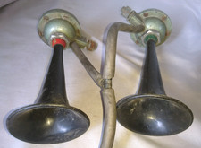 ANCIEN 2 KLAXONS TROMPES