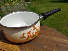 casserole en métal émaillé