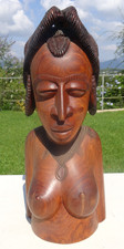 Buste féminin en bois