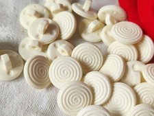 Lot 30  boutons blanc creme