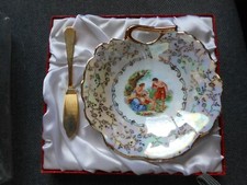 Beurrier en Porcelaine et son couteau neufs dans écrin 