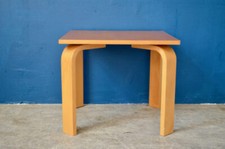 Table basse scandinave en contreplaqué design minimaliste signé console desserte