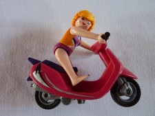 PLAYMOBIL DAME SUR SON SCOOTER