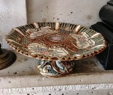 Assiette Sur Pieds  En Majolique De L’Alhambrian Avec Dorures Et Motif Floral...