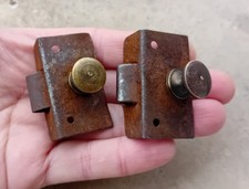 2 PETITES POIGNÉES ANCIENNES bouton, bronze ou laiton , D=1,5cm,meubles  N°59B