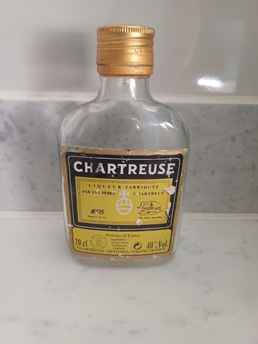 Ancienne chartreuse jaune - ancienne,