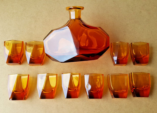 Service liqueur comprenant - service,