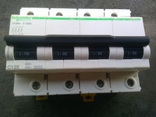A9N18481 - Disjoncteur 4 poles