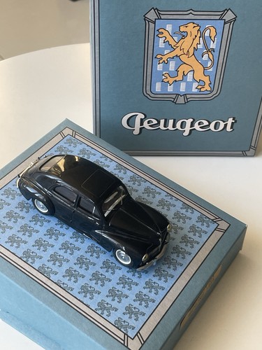 Peugeot 203 berline noir 1958 - peugeot,