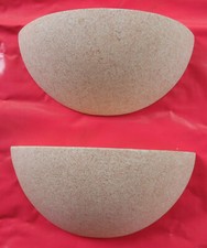 2 appliques en terre cuite gris foncé Largeur 30cm Hauteur 13 cm Profondeur10cm