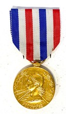 Médaille, broche, pucelle
