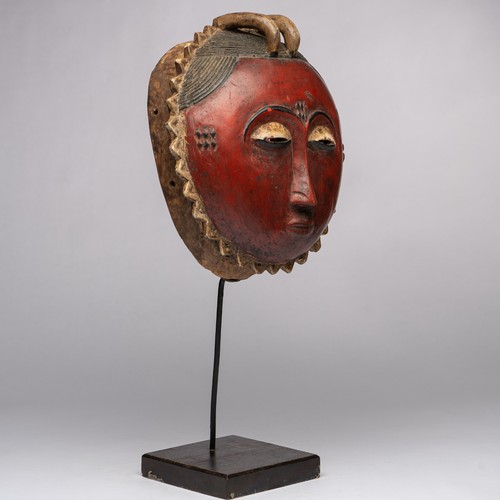 D371 masque lunaire - -, /