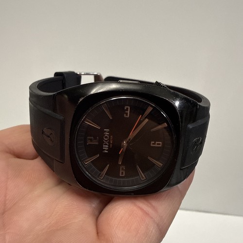 Nixon sample black dial - nixon,
