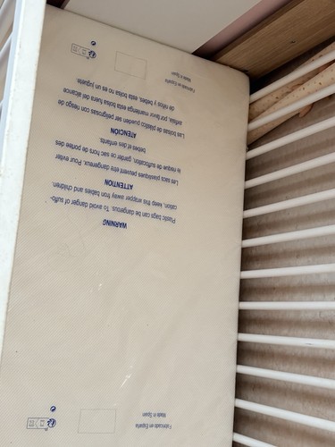 Lit bébé avec matelas - avec,