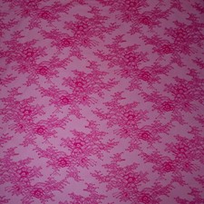 Tissu dentelle chantilly de luxe français de couleur rose vif Prix pour 1 m