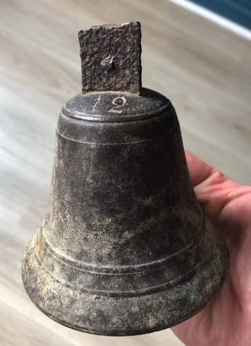 Ancienne belle petite - petite, cloche