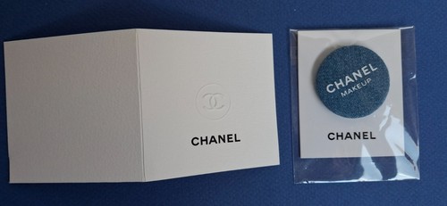 Chanel broche badge - make, up