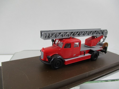 Camion pompiers grande echelle - pompiers,