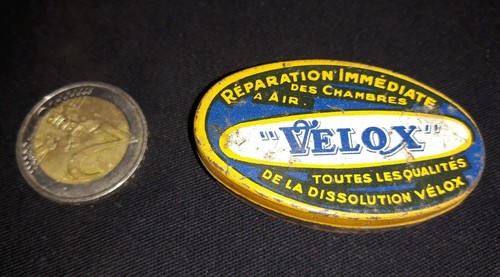 Ancienne boite vide tôle - boite,