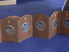 CHEMIN DE CROIX Miniature en Cuir Frappe Au Fer . XIXème siècle